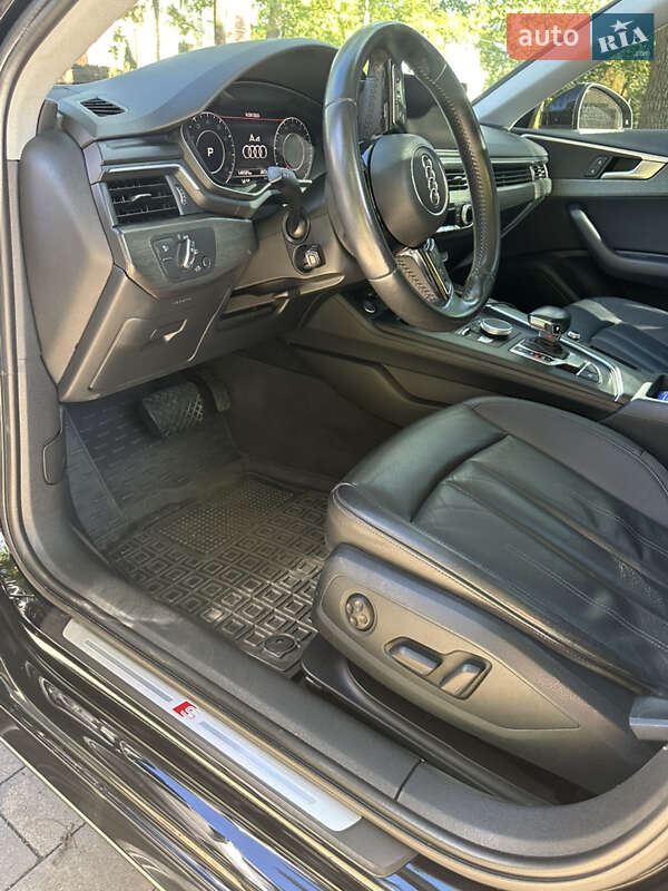 Седан Audi A4 2018 в Киеве