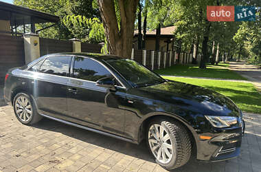 Седан Audi A4 2018 в 
