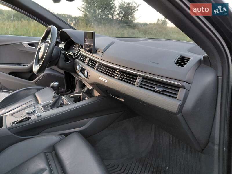 Седан Audi A4 2017 в Звягеле