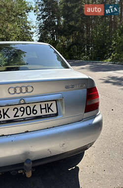 Седан Audi A4 1999 в 