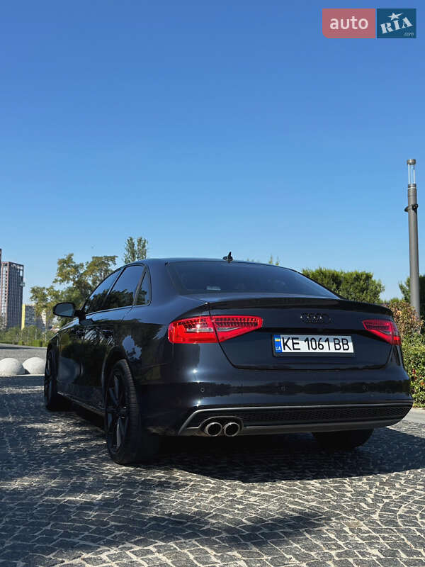 Седан Audi A4 2015 в Дніпрі