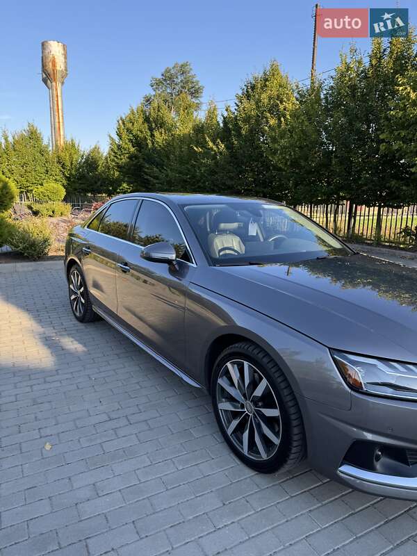 Седан Audi A4 2022 в Бердичеве