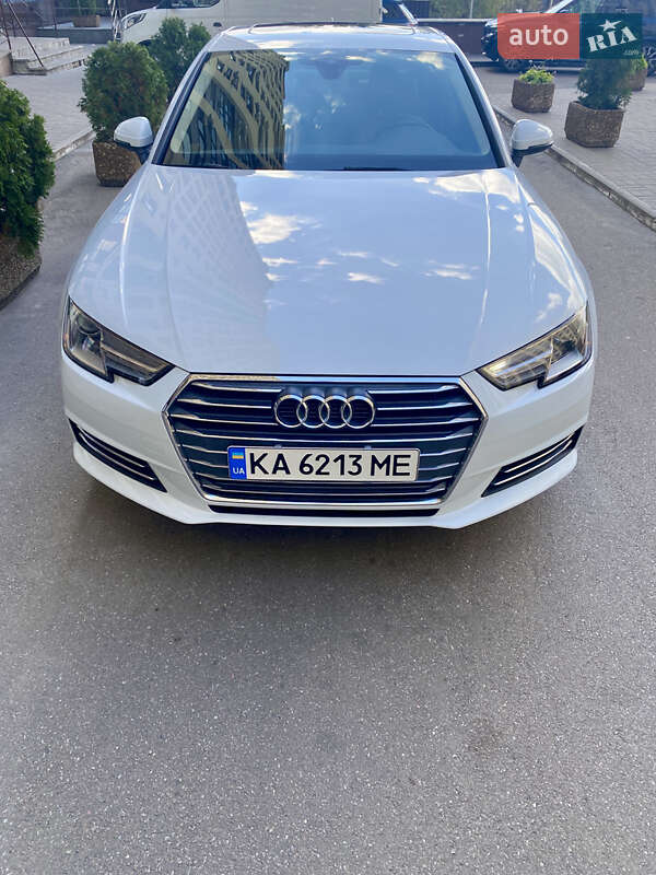 Седан Audi A4 2016 в Киеве