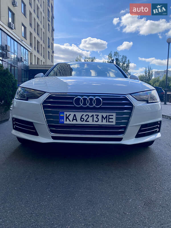 Седан Audi A4 2016 в Киеве