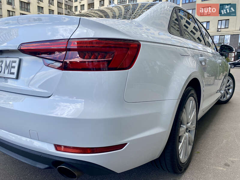 Седан Audi A4 2016 в Киеве