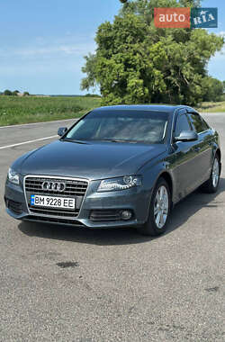Седан Audi A4 2010 в Ромнах
