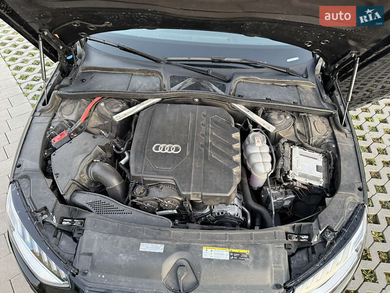 Седан Audi A4 2023 в Хмельницком