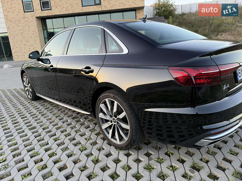 Седан Audi A4 2023 в Хмельницком