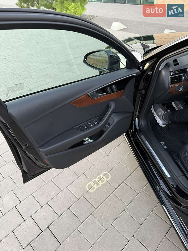 Седан Audi A4 2023 в Хмельницком