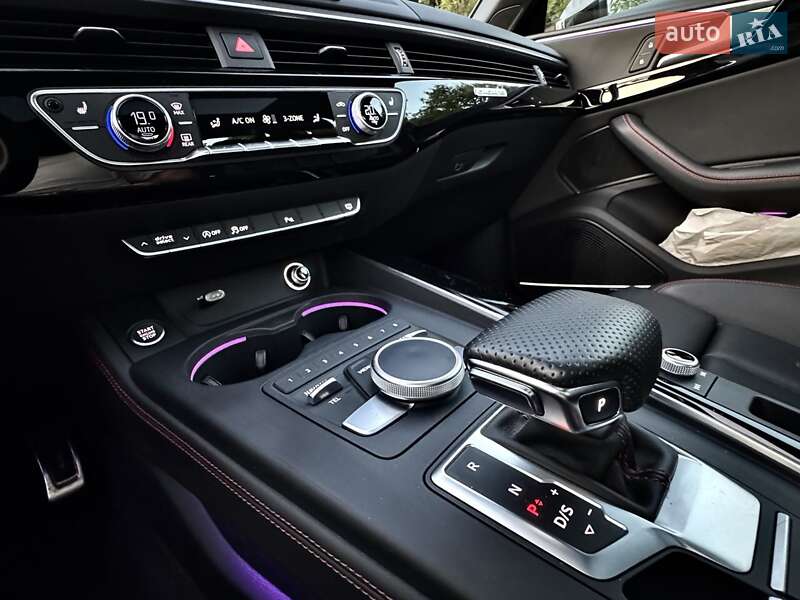 Седан Audi A4 2018 в Одессе