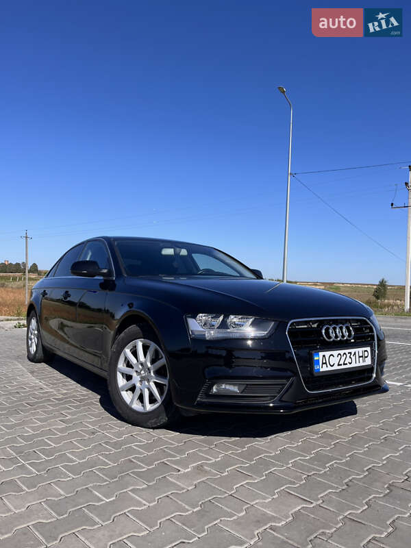 Седан Audi A4 2012 в 