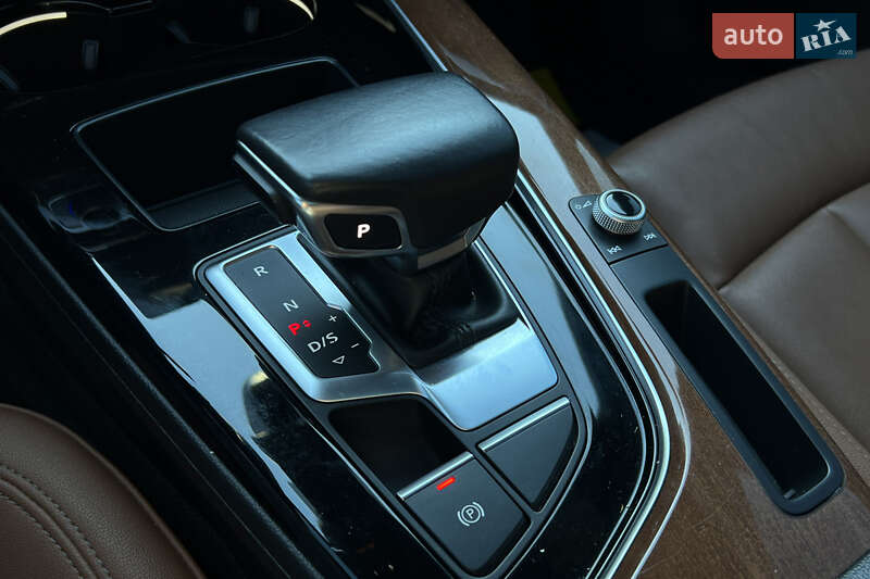 Седан Audi A4 2021 в Львове