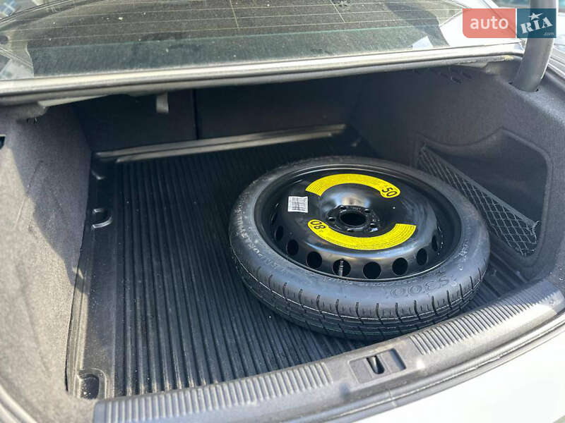 Седан Audi A4 2012 в Києві