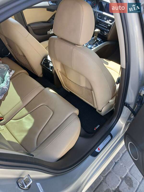 Седан Audi A4 2014 в Львове