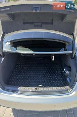Седан Audi A4 2014 в Львове