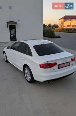 Седан Audi A4 2015 в 