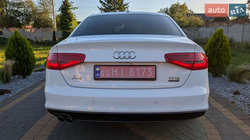 Седан Audi A4 2015 в Луцке