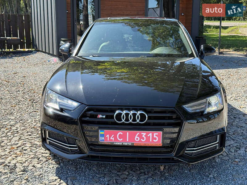 Седан Audi A4 2017 в Стрию