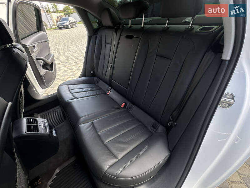 Седан Audi A4 2018 в Ивано-Франковске