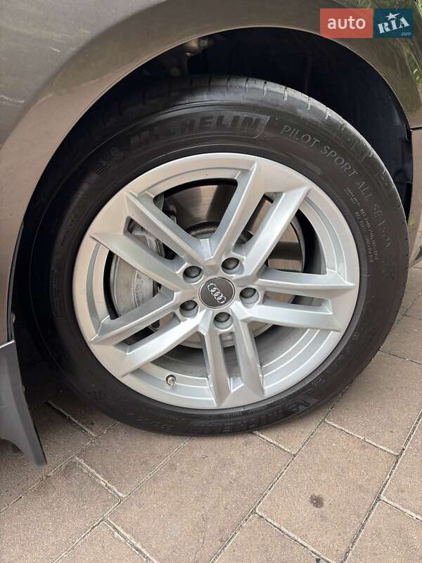Седан Audi A4 2016 в Тернополе