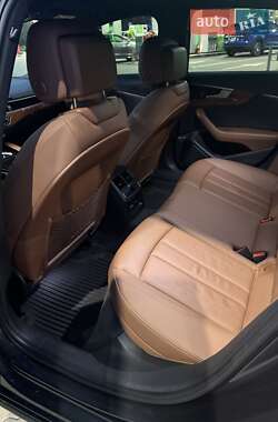 Седан Audi A4 2021 в 