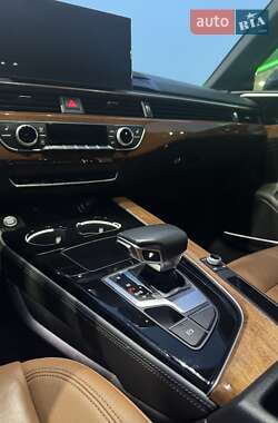 Седан Audi A4 2021 в 