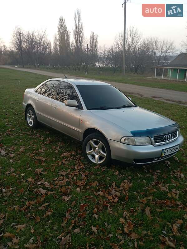 Седан Audi A4 1998 в 