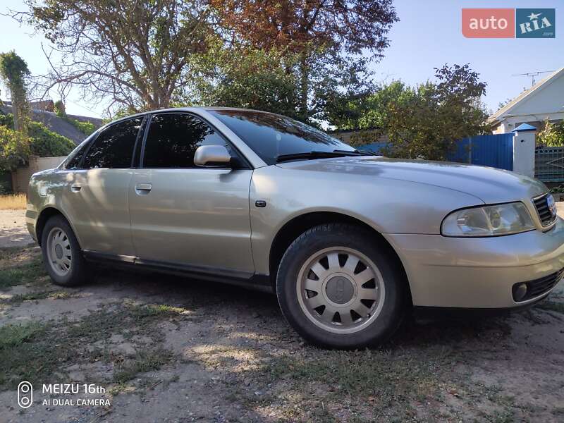 Седан Audi A4 2000 в Херсоне
