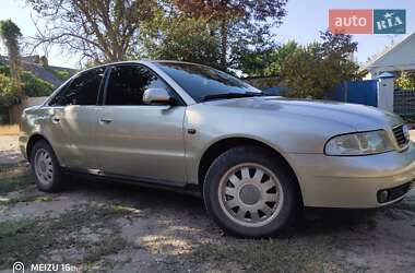 Седан Audi A4 2000 в 