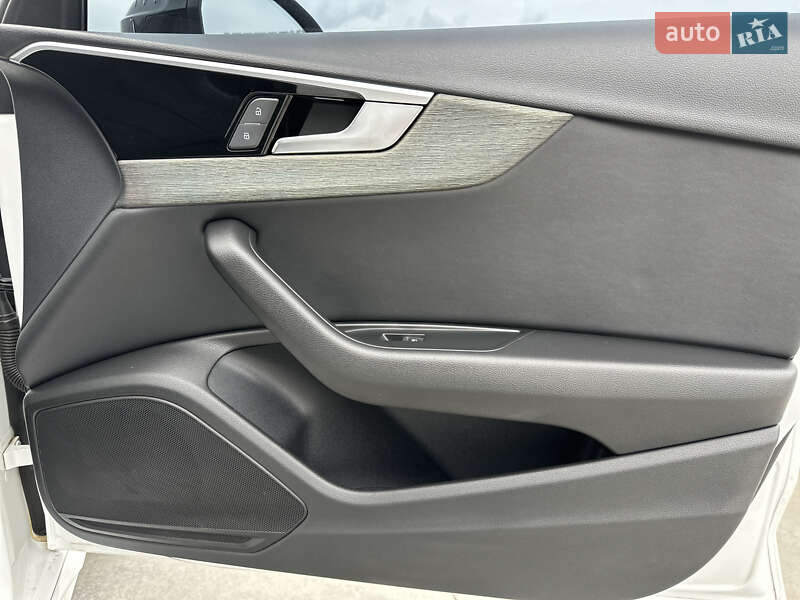 Седан Audi A4 2019 в Киеве