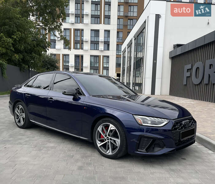 Седан Audi A4 2022 в Виннице