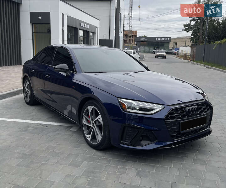 Седан Audi A4 2022 в Виннице