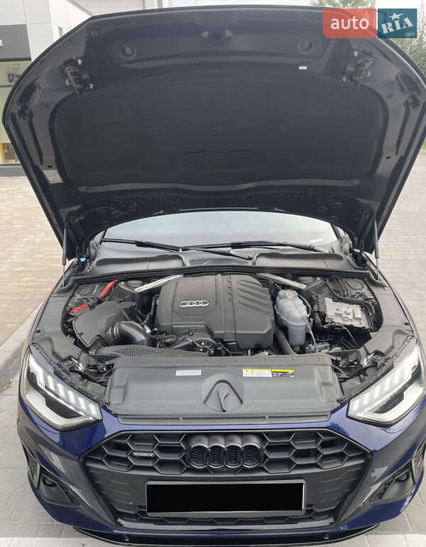 Седан Audi A4 2022 в Виннице