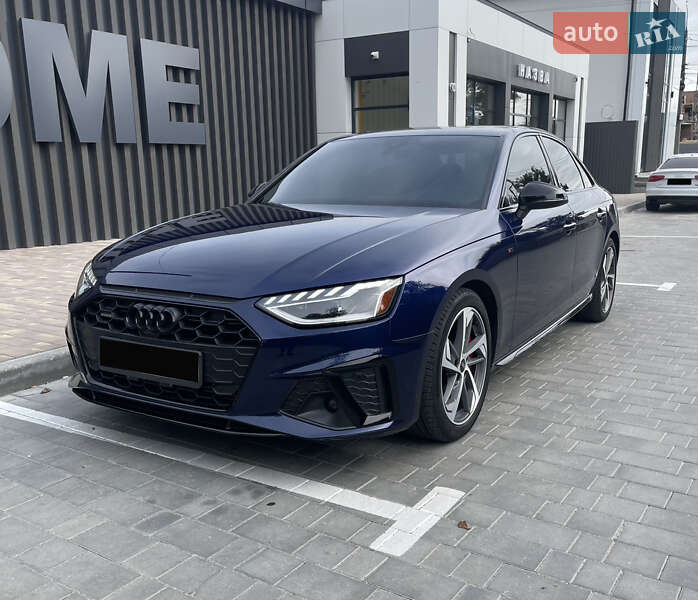Седан Audi A4 2022 в Виннице