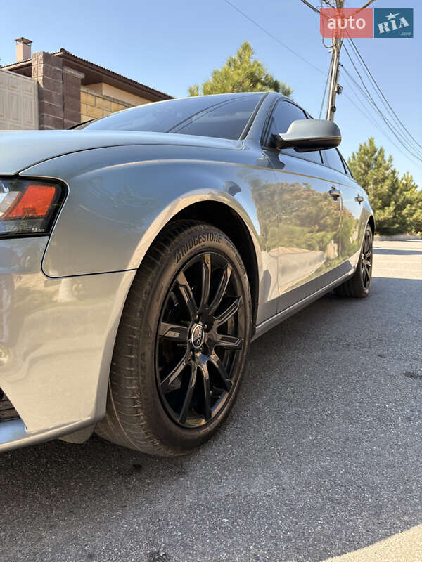 Седан Audi A4 2011 в Новомосковске