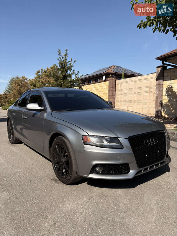 Седан Audi A4 2011 в Новомосковске
