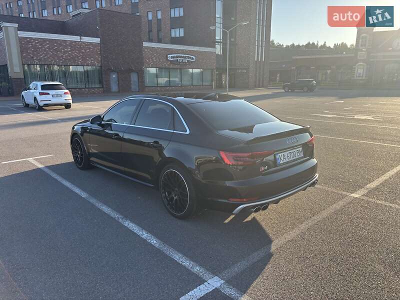 Седан Audi A4 2017 в Киеве