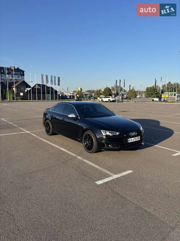 Седан Audi A4 2017 в Киеве