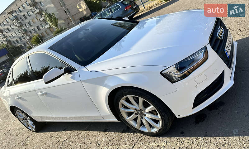 Седан Audi A4 2015 в Славянске