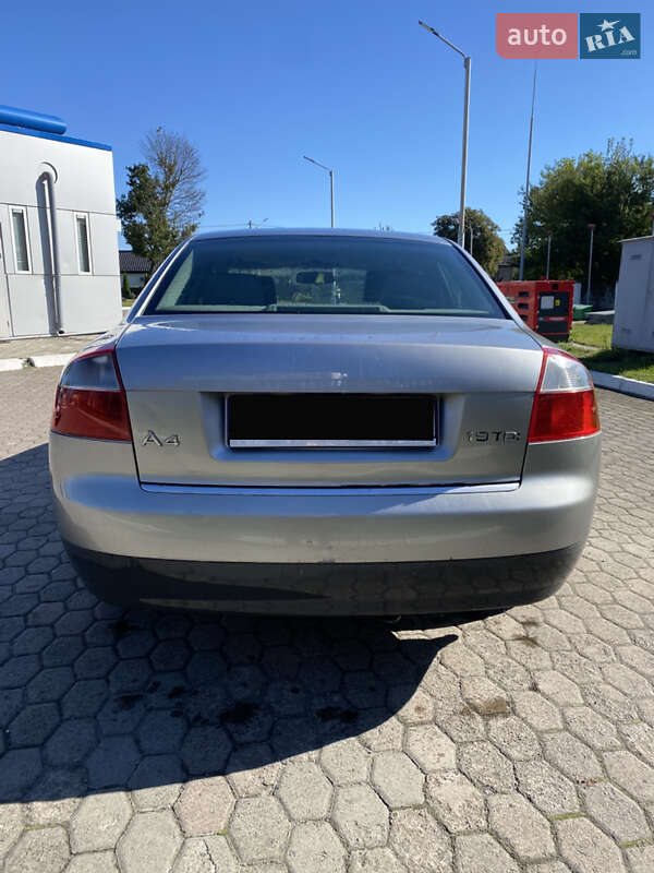 Седан Audi A4 2002 в Костополе