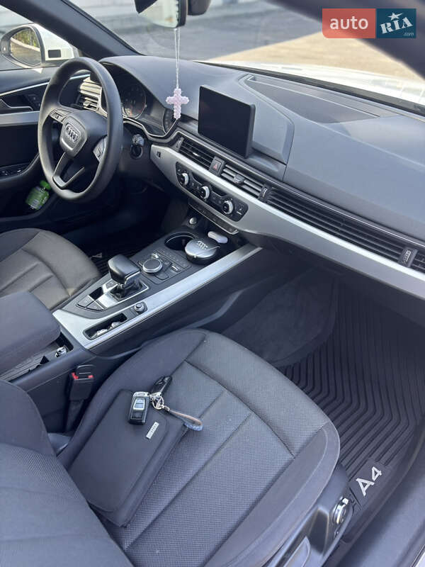 Универсал Audi A4 2018 в Мукачево