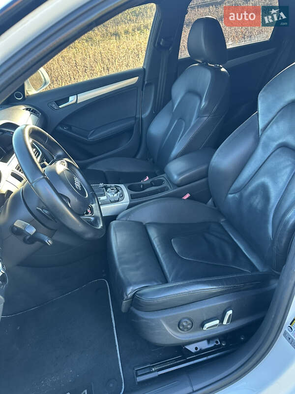 Седан Audi A4 2015 в Ровно