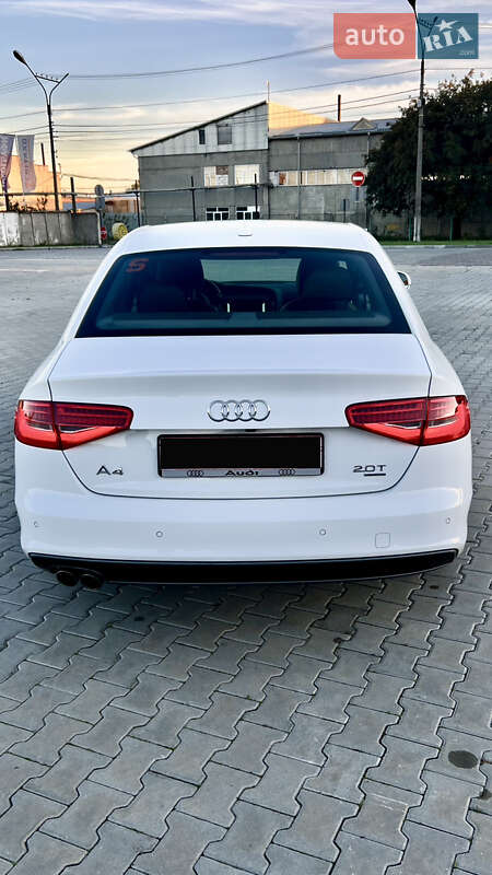 Седан Audi A4 2014 в Нововолынске