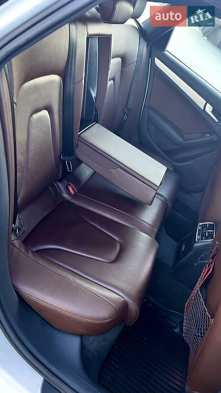 Седан Audi A4 2014 в Нововолынске