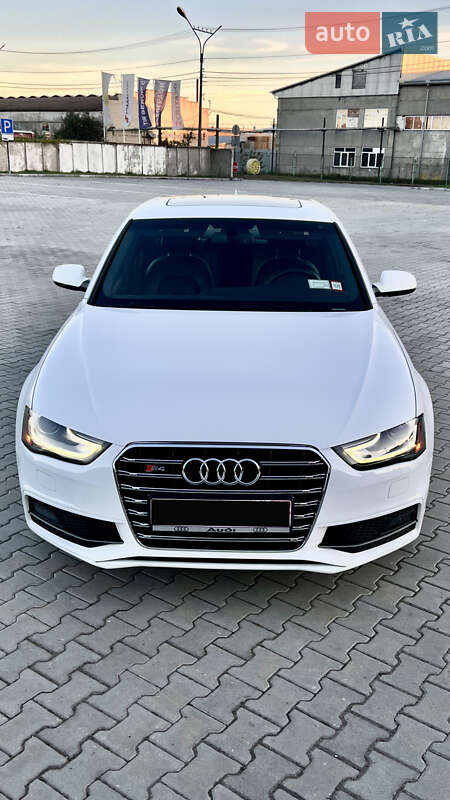 Седан Audi A4 2014 в Нововолынске