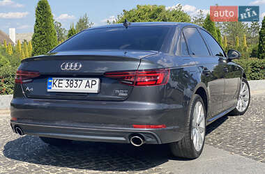 Седан Audi A4 2018 в 