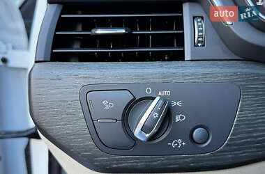 Седан Audi A4 2019 в 