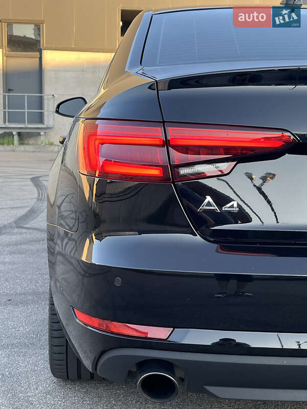 Седан Audi A4 2016 в Киеве