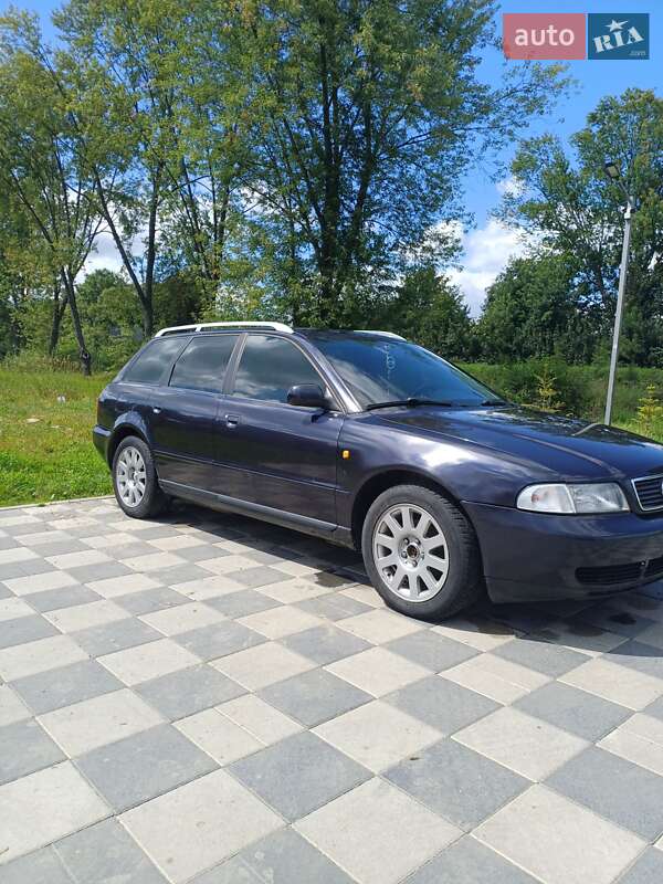 Универсал Audi A4 1998 в Самборе