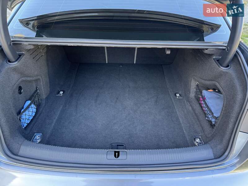 Седан Audi A4 2018 в Киеве